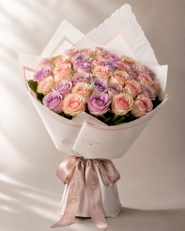 50 Roses Propsal Ramo 🌹 Ramo Mix de 50 Rosas – Edición Premium - Florería La Verbena
