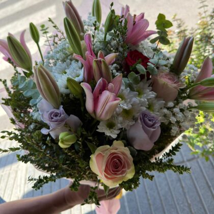 🌸 Ramo Mix Mable – Lilium, Rosas & Eucalipto
